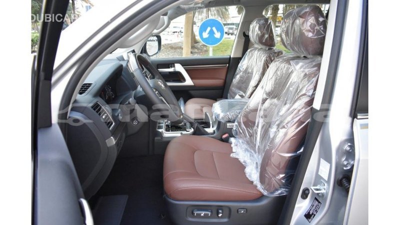 Big with watermark toyota land cruiser abhasia import dubai 2033