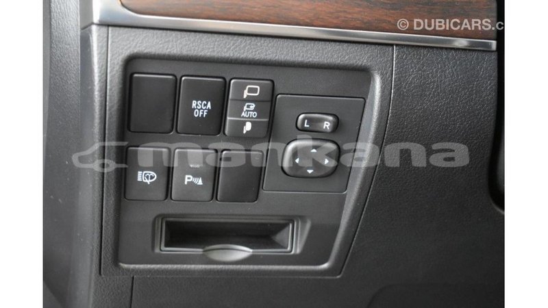 Big with watermark toyota land cruiser abhasia import dubai 2033