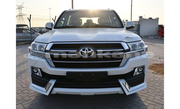 Buy Import Toyota Land Cruiser White Car in Import - Dubai in Abhasia Buy Import Toyota Land Cruiser White Car in Import - Dubai in Abhasia
