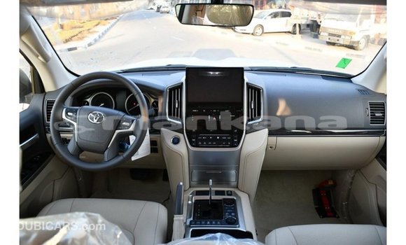 Buy Import Toyota Land Cruiser White Car in Import - Dubai in Abhasia Buy Import Toyota Land Cruiser White Car in Import - Dubai in Abhasia