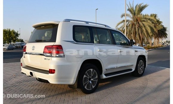 Buy Import Toyota Land Cruiser White Car in Import - Dubai in Abhasia Buy Import Toyota Land Cruiser White Car in Import - Dubai in Abhasia