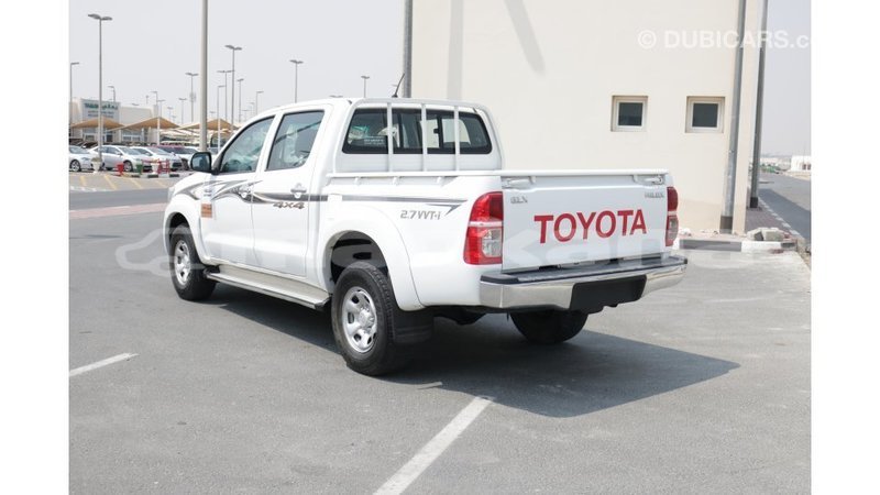 Big with watermark toyota hilux abhasia import dubai 2047