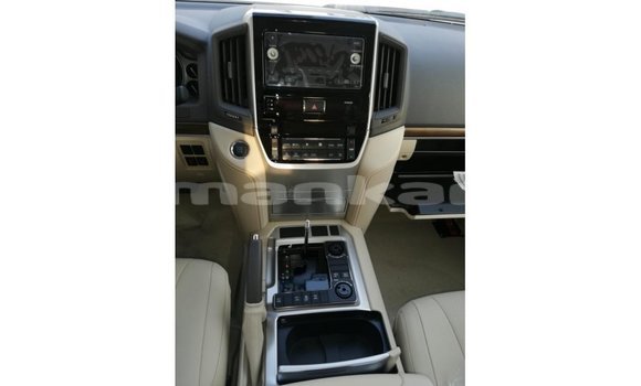 Buy Import Toyota Land Cruiser White Car in Import - Dubai in Abhasia Buy Import Toyota Land Cruiser White Car in Import - Dubai in Abhasia