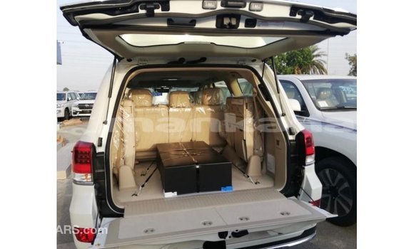 Buy Import Toyota Land Cruiser White Car in Import - Dubai in Abhasia Buy Import Toyota Land Cruiser White Car in Import - Dubai in Abhasia