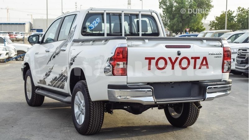 Big with watermark toyota hilux abhasia import dubai 2087