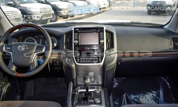 Buy Import Toyota Land Cruiser White Car in Import - Dubai in Abhasia Buy Import Toyota Land Cruiser White Car in Import - Dubai in Abhasia
