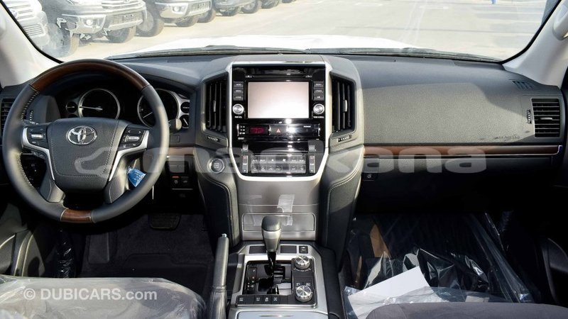 Big with watermark toyota land cruiser abhasia import dubai 2096