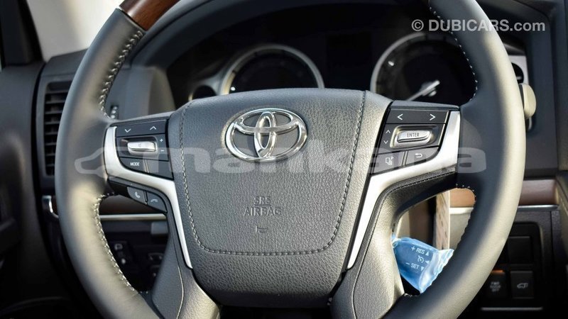 Big with watermark toyota land cruiser abhasia import dubai 2096