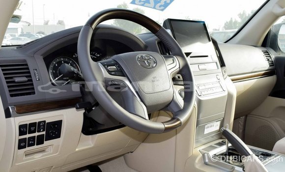 Buy Import Toyota Land Cruiser White Car in Import - Dubai in Abhasia Buy Import Toyota Land Cruiser White Car in Import - Dubai in Abhasia