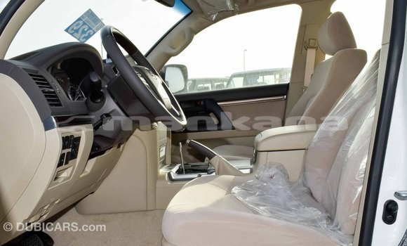 Buy Import Toyota Land Cruiser White Car in Import - Dubai in Abhasia Buy Import Toyota Land Cruiser White Car in Import - Dubai in Abhasia