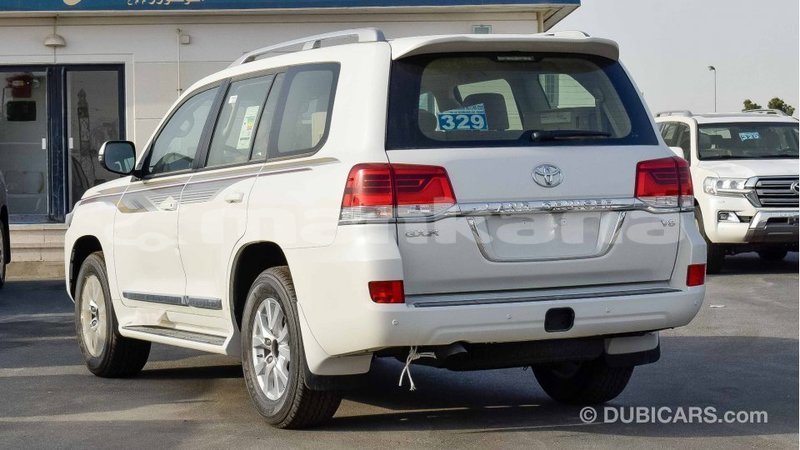 Big with watermark toyota land cruiser abhasia import dubai 2097