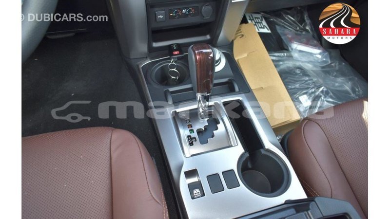 Big with watermark toyota hiace abhasia import dubai 2102