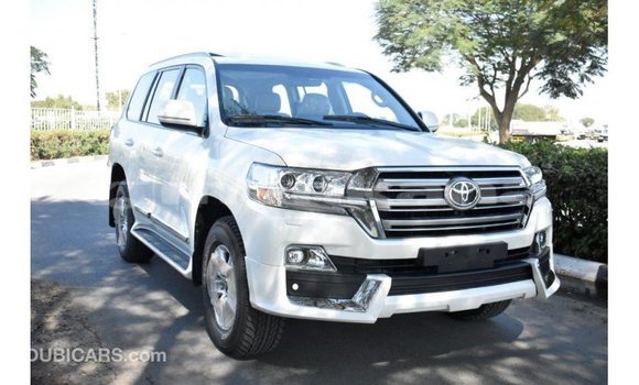 Buy Import Toyota Land Cruiser White Car in Import - Dubai in Abhasia Buy Import Toyota Land Cruiser White Car in Import - Dubai in Abhasia