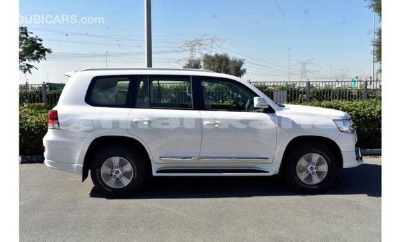 Buy Import Toyota Land Cruiser White Car in Import - Dubai in Abhasia Buy Import Toyota Land Cruiser White Car in Import - Dubai in Abhasia