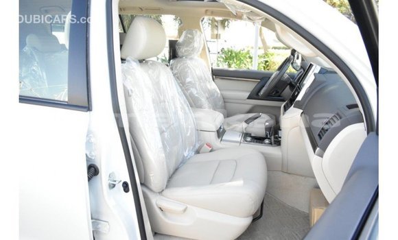 Buy Import Toyota Land Cruiser White Car in Import - Dubai in Abhasia Buy Import Toyota Land Cruiser White Car in Import - Dubai in Abhasia