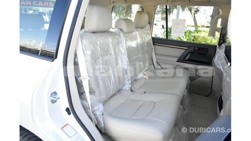 Big with watermark toyota land cruiser abhasia import dubai 2105