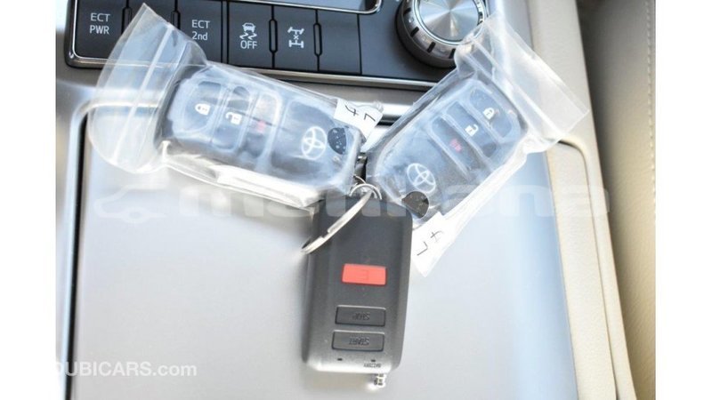 Big with watermark toyota land cruiser abhasia import dubai 2105