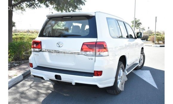 Buy Import Toyota Land Cruiser White Car in Import - Dubai in Abhasia Buy Import Toyota Land Cruiser White Car in Import - Dubai in Abhasia