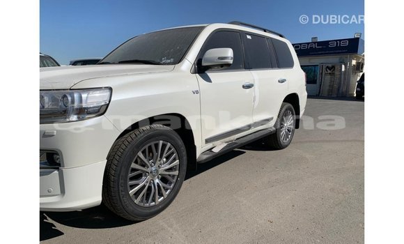 Buy Import Toyota Land Cruiser White Car in Import - Dubai in Abhasia Buy Import Toyota Land Cruiser White Car in Import - Dubai in Abhasia