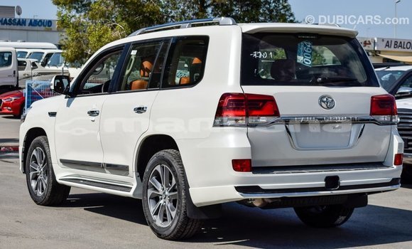 Buy Import Toyota Land Cruiser White Car in Import - Dubai in Abhasia Buy Import Toyota Land Cruiser White Car in Import - Dubai in Abhasia
