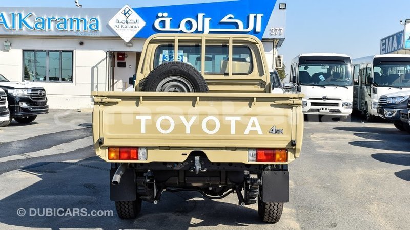 Big with watermark toyota land cruiser abhasia import dubai 2133