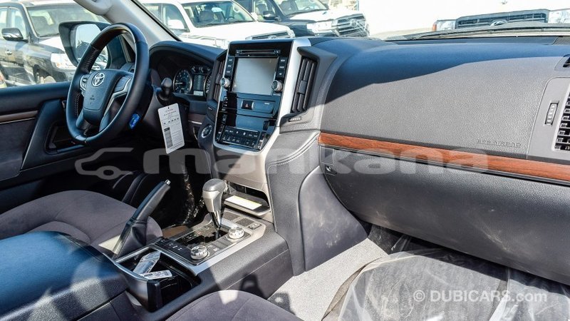 Big with watermark toyota land cruiser abhasia import dubai 2134