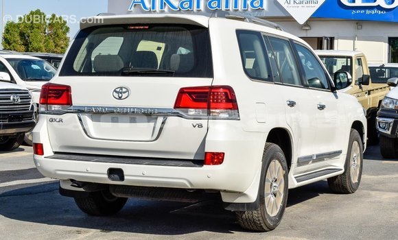 Buy Import Toyota Land Cruiser White Car in Import - Dubai in Abhasia Buy Import Toyota Land Cruiser White Car in Import - Dubai in Abhasia