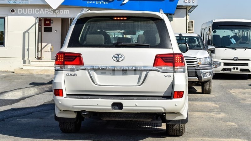 Big with watermark toyota land cruiser abhasia import dubai 2134