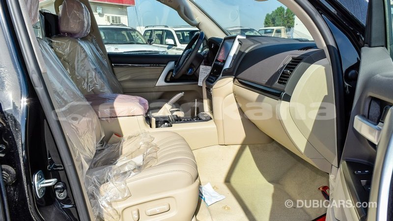 Big with watermark toyota land cruiser abhasia import dubai 2135