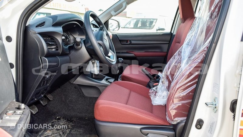 Big with watermark toyota hilux abhasia import dubai 2137