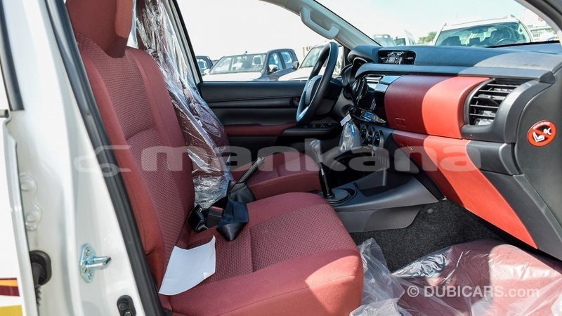 Big with watermark toyota hilux abhasia import dubai 2137