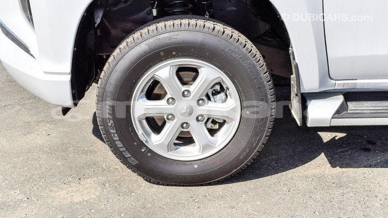 Big with watermark mitsubishi l200 abhasia import dubai 2143