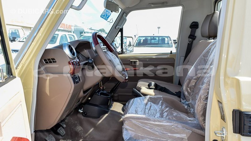 Big with watermark toyota land cruiser abhasia import dubai 2148