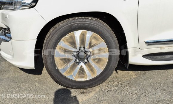 Buy Import Toyota Land Cruiser White Car in Import - Dubai in Abhasia Buy Import Toyota Land Cruiser White Car in Import - Dubai in Abhasia