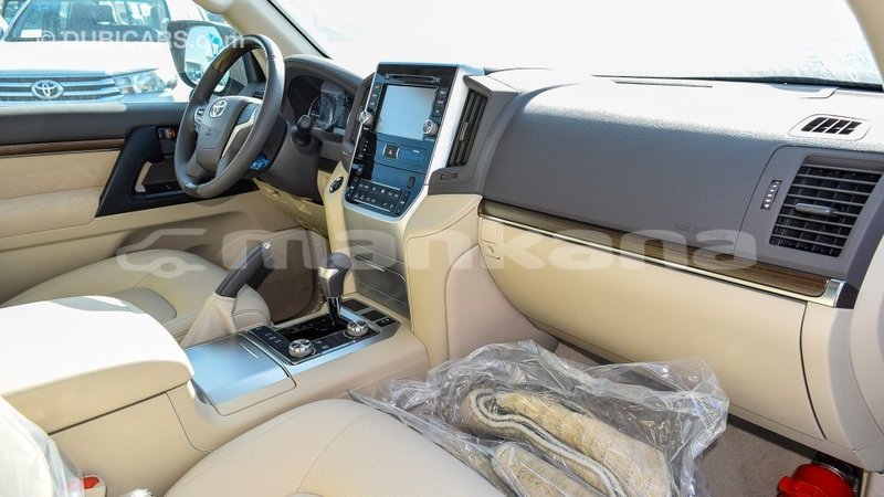 Big with watermark toyota land cruiser abhasia import dubai 2150