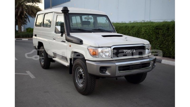 Big with watermark toyota land cruiser abhasia import dubai 2189