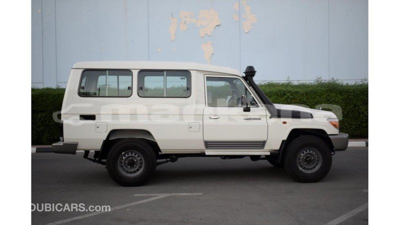 Big with watermark toyota land cruiser abhasia import dubai 2189