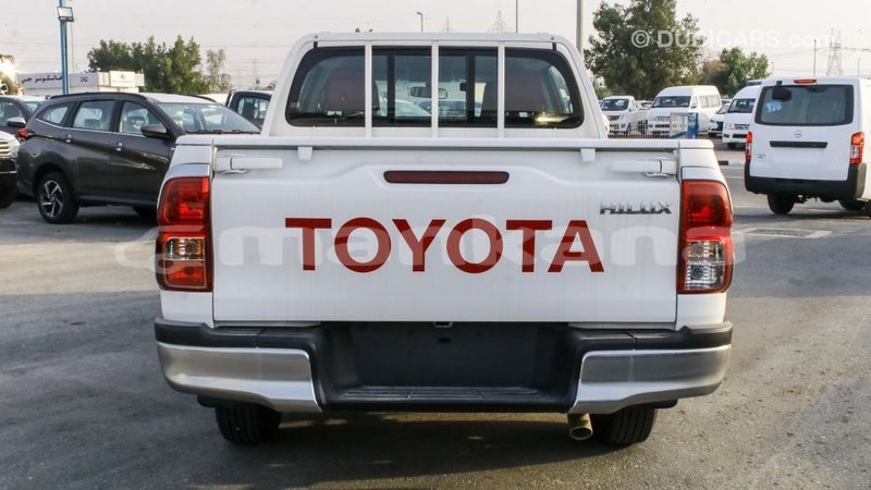 Big with watermark toyota hilux abhasia import dubai 2194
