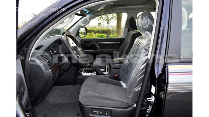 Big with watermark toyota land cruiser abhasia import dubai 2198