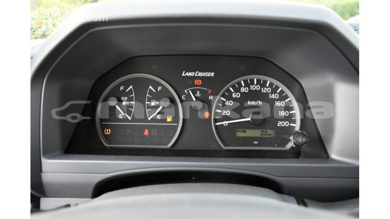 Big with watermark toyota land cruiser abhasia import dubai 2205