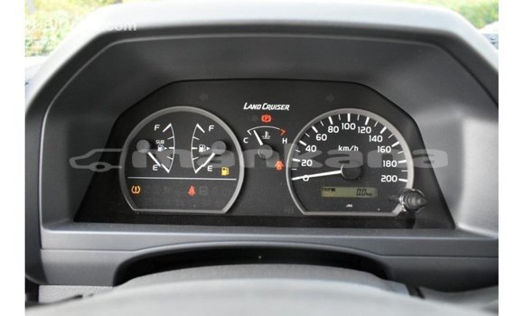 Buy Import Toyota Land Cruiser White Car in Import - Dubai in Abhasia Buy Import Toyota Land Cruiser White Car in Import - Dubai in Abhasia