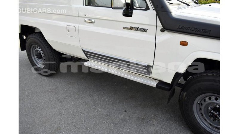 Big with watermark toyota land cruiser abhasia import dubai 2205
