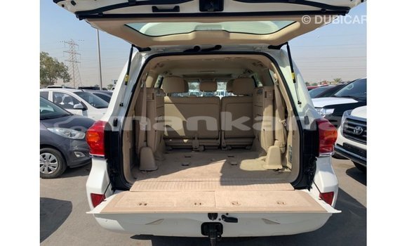 Buy Import Toyota Land Cruiser White Car in Import - Dubai in Abhasia Buy Import Toyota Land Cruiser White Car in Import - Dubai in Abhasia