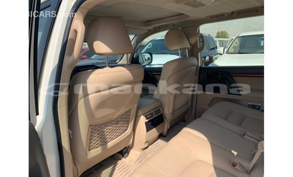 Buy Import Toyota Land Cruiser White Car in Import - Dubai in Abhasia Buy Import Toyota Land Cruiser White Car in Import - Dubai in Abhasia