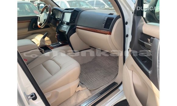 Buy Import Toyota Land Cruiser White Car in Import - Dubai in Abhasia Buy Import Toyota Land Cruiser White Car in Import - Dubai in Abhasia