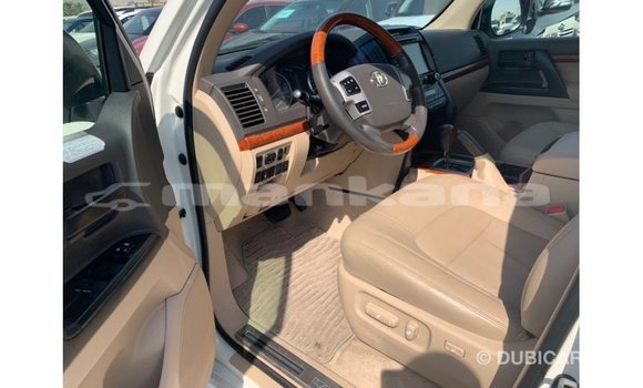 Buy Import Toyota Land Cruiser White Car in Import - Dubai in Abhasia Buy Import Toyota Land Cruiser White Car in Import - Dubai in Abhasia