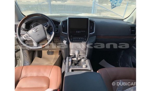 Buy Import Toyota Land Cruiser White Car in Import - Dubai in Abhasia Buy Import Toyota Land Cruiser White Car in Import - Dubai in Abhasia