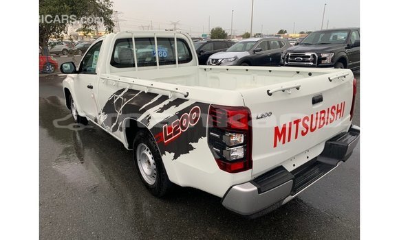 Buy Import Mitsubishi L200 White Car in Import - Dubai in Abhasia Buy Import Mitsubishi L200 White Car in Import - Dubai in Abhasia