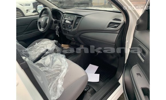 Buy Import Mitsubishi L200 White Car in Import - Dubai in Abhasia Buy Import Mitsubishi L200 White Car in Import - Dubai in Abhasia