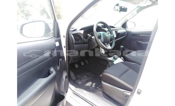 Buy Import Toyota Hilux White Car in Import - Dubai in Abhasia Buy Import Toyota Hilux White Car in Import - Dubai in Abhasia